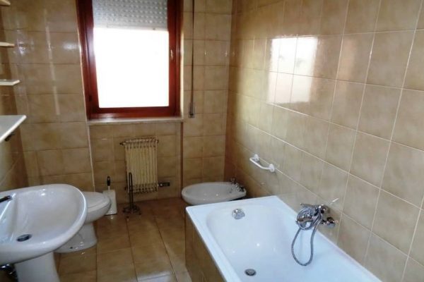 Bagno prima della ristrutturazione
